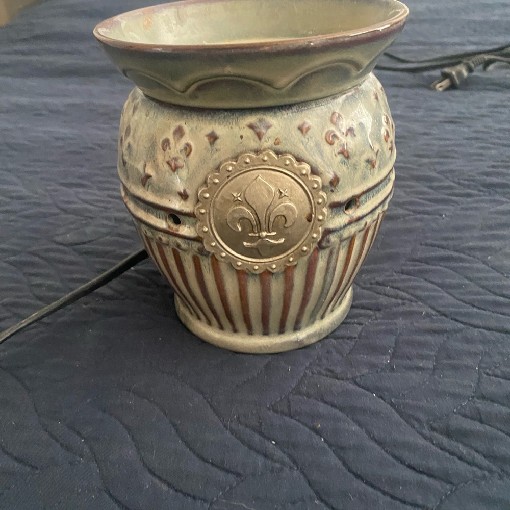 Scentsy Fleur-de-Lis Electric Warmer - Gray and Brown
